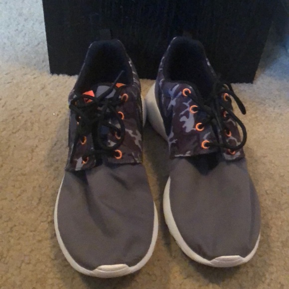 Nike Roshe One Print (GS) - Picture 1 of 5